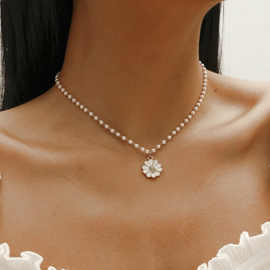 Pearl String Daisey Flower Neckalce