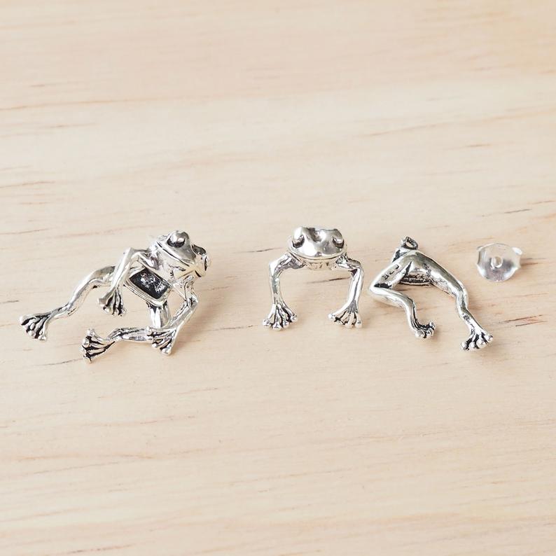 Pair of Cute Green Frog Stud Earrings