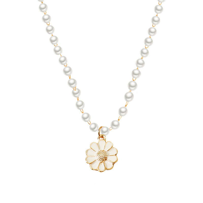 Pearl String Daisey Flower Neckalce