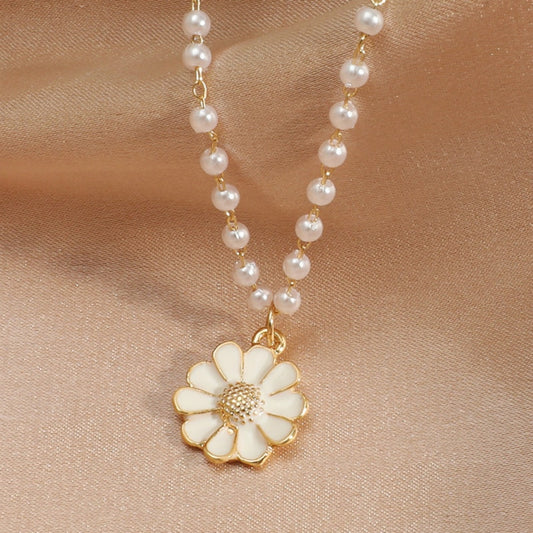 Pearl String Daisey Flower Neckalce