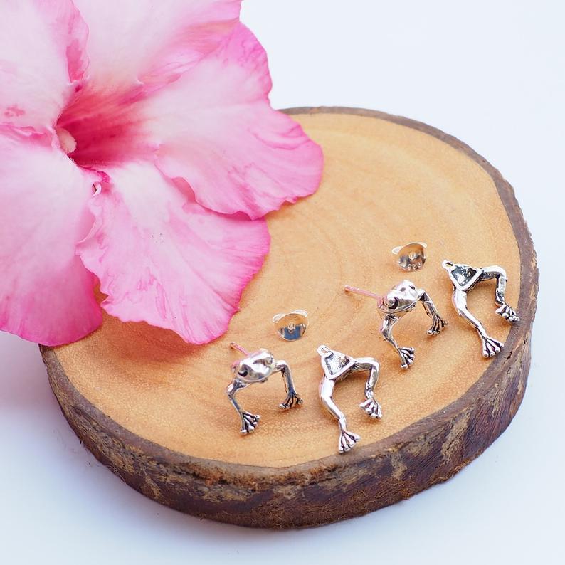 Pair of Cute Green Frog Stud Earrings