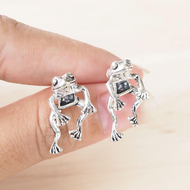 Pair of Cute Green Frog Stud Earrings